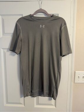Under Armour Gray Performance Short Sleeve Shirt with Center Logo